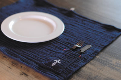 倉敷意匠 藍染め ダブルガーゼ ランチョンマット(十字架)