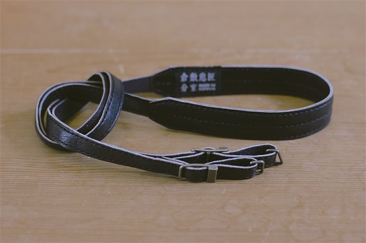 BALABUSHKA REMNANTSレザー カメラ ストラップ スタースタッズ